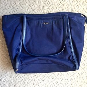 Tumi Voyager M Tote in Navy